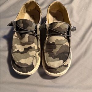 Hey Dudes, camo woman’s